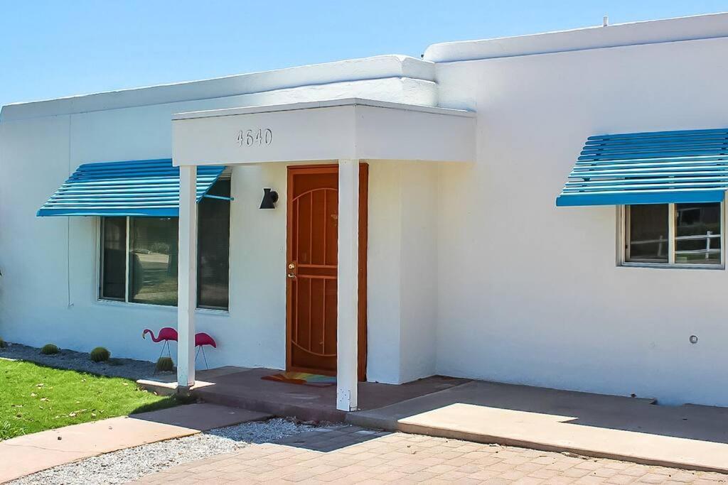 Rumah liburan Newly Remodeled Midcentury Pink Flamingo Casa